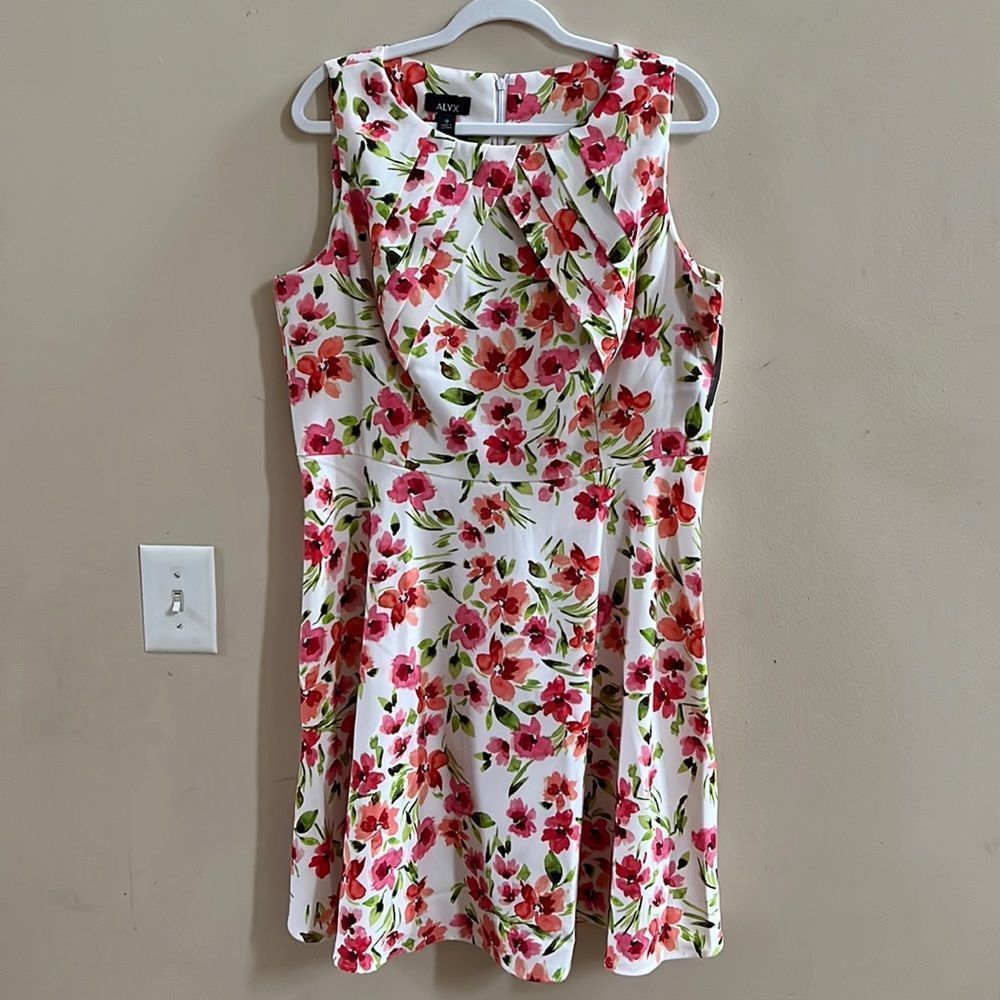 Alyx Women’s size 18 NWT floral sleeveless dress but fits more like a 16